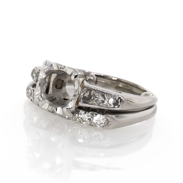 CU Shaped Halo Ring