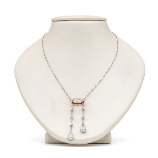 Antique Style Fashion Pendant