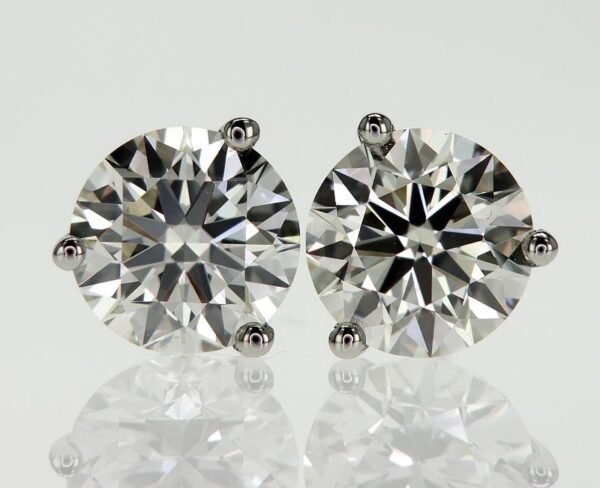 3-Prong Stud Earrings