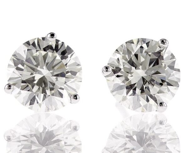 3-Prong Stud Earrings