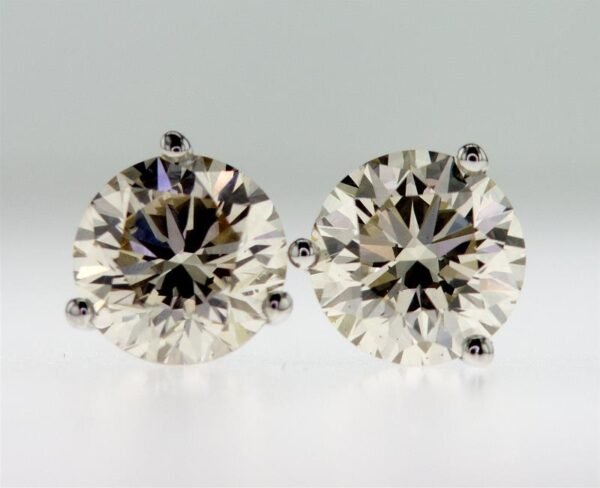 3-Prong Stud Earrings