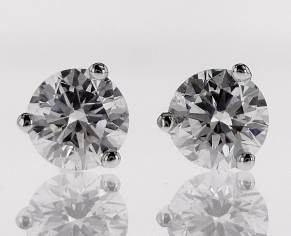 3-Prong Stud Earrings