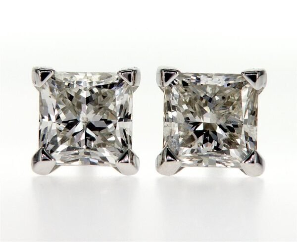 4-Prong Stud Earrings
