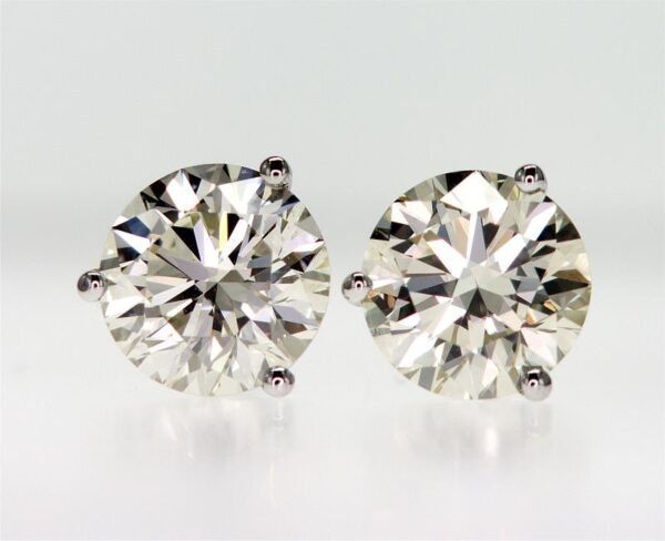 3-Prong Stud Earrings