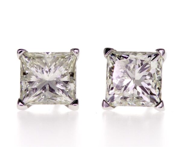 4-Prong Stud Earrings