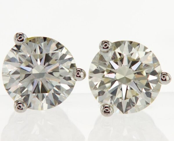 3-Prong Stud Earrings