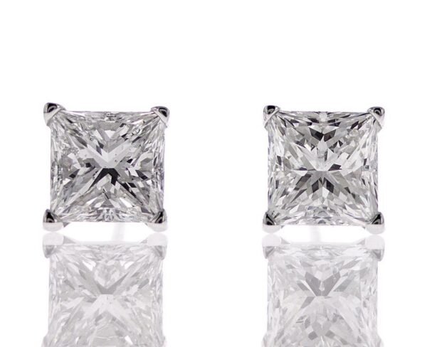 4-Prong Stud Earrings