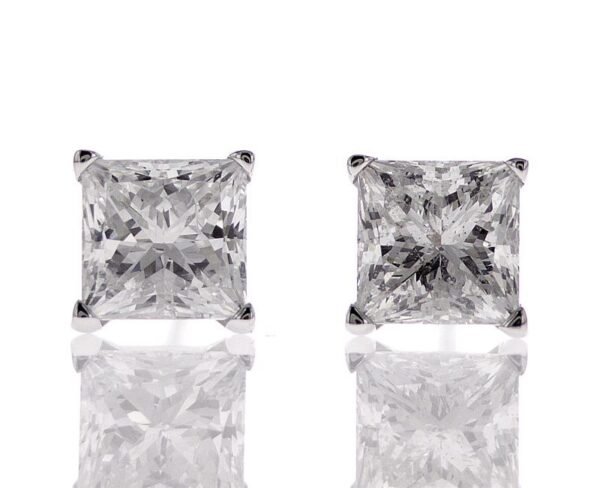 4-Prong Stud Earrings