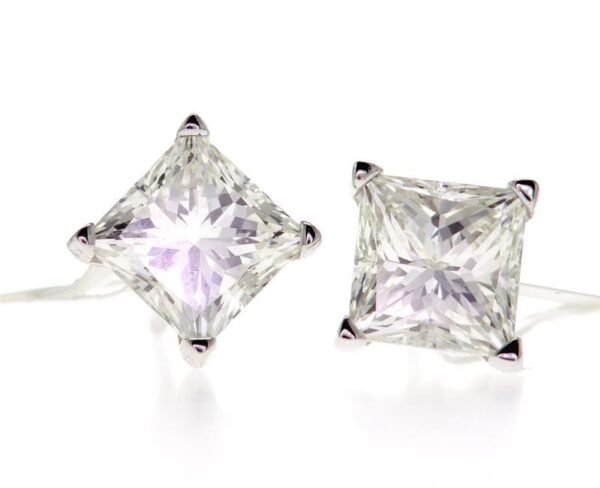 4-Prong Stud Earrings