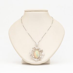 Antique Style Fashion Pendant