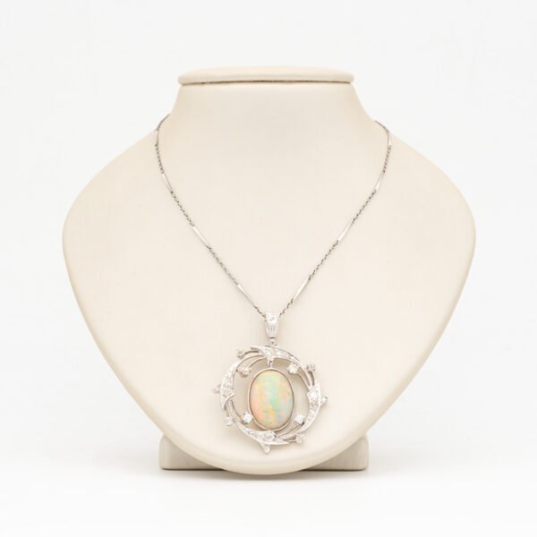 Antique Style Fashion Pendant