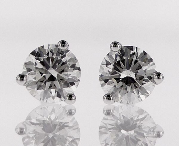 3-Prong Stud Earrings