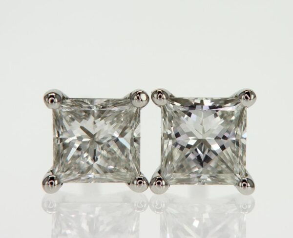 4-Prong Stud Earrings