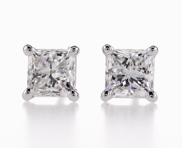 4-Prong Stud Earrings