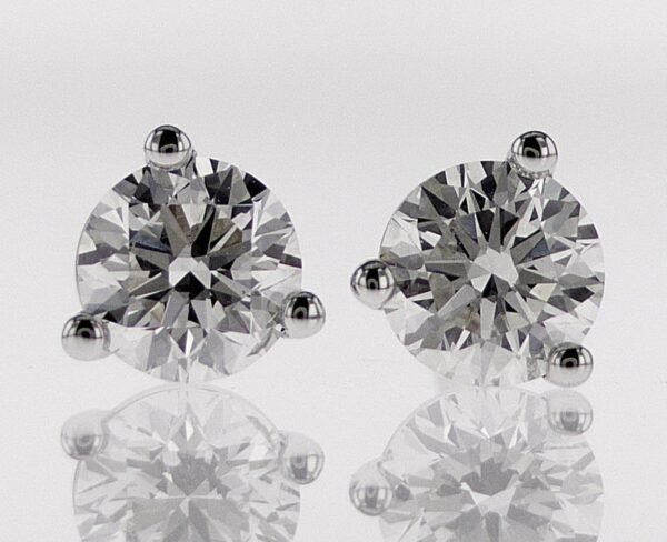 3-Prong Stud Earrings