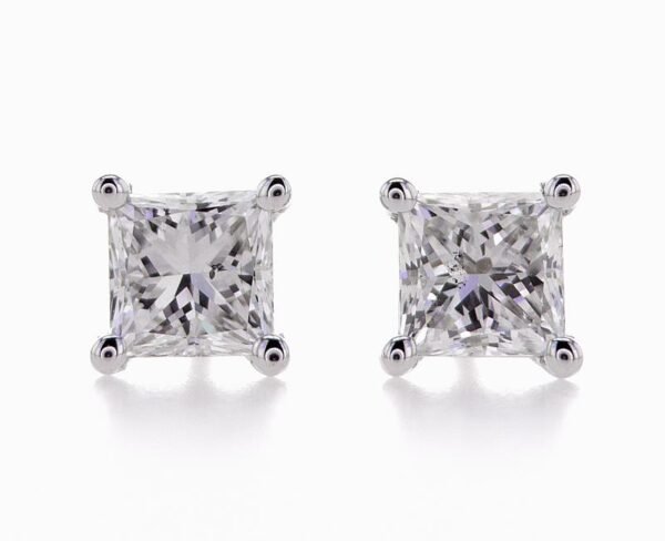4-Prong Stud Earrings