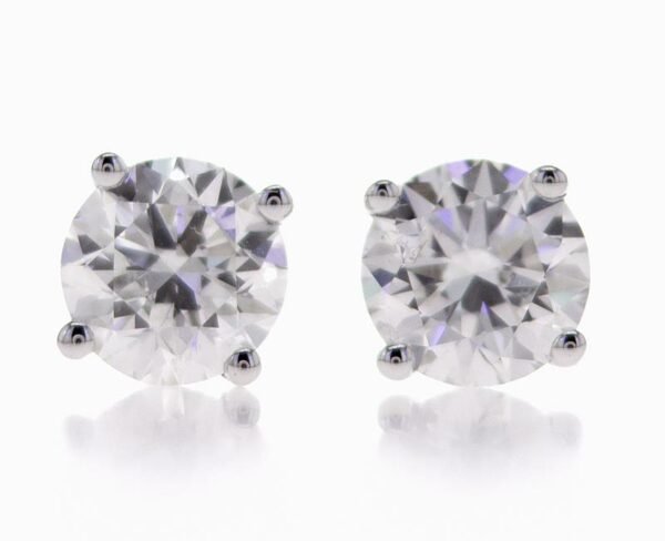 4-Prong Stud Earrings