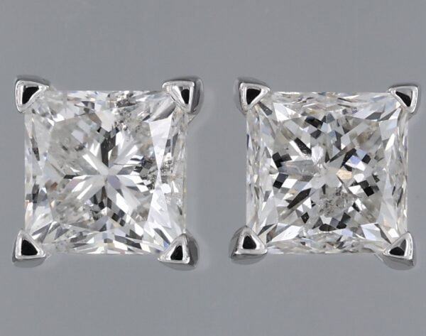 4-Prong Stud Earrings